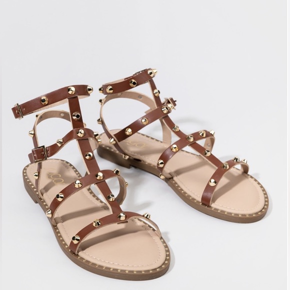 🤎New Francesca’s  Sugar Studded Gladiator Cognac And Gold Tone Stud Sandals🤎 - Picture 3 of 6